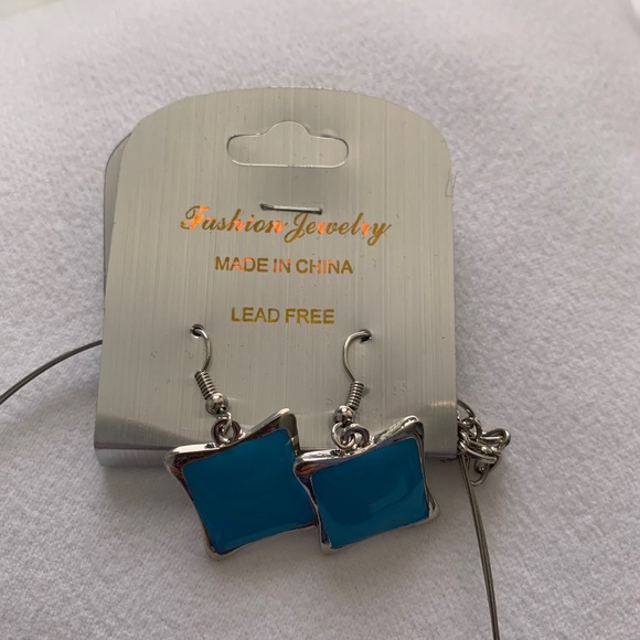 🌸3/$20🌸 Necklace and Matching Earrings Set - Picture 2 of 6